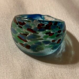 VTG MURANO BLUE GLASS STATEMENT BAND RING MULTI COLORED SIZE 8 US COSTUME